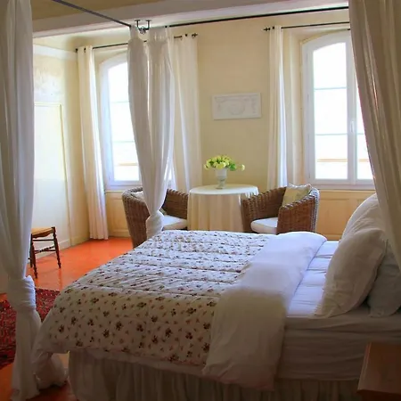Maison Du Midi Bed & Breakfast *